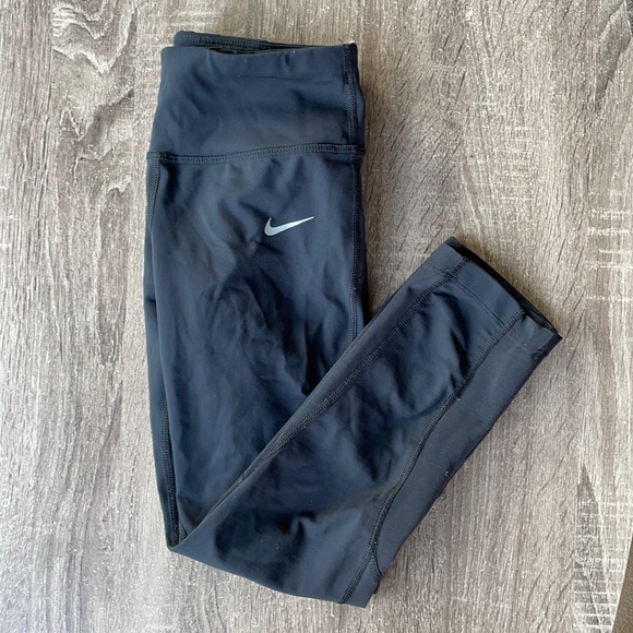 Nike Dri Fit Capri Legging - Picture 1 of 3